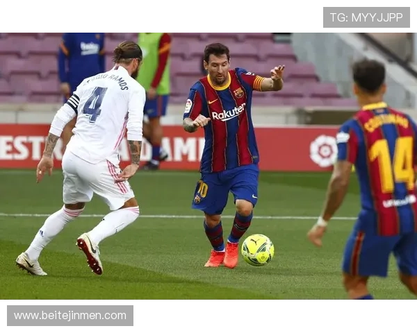 梅西在赛场上怒吼足球明星们的激情碰撞引发热议 梅西在赛场上怒吼足球明星们的激情碰撞引发热议