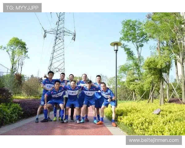 武汉足球队荣登足球团队协作排行榜第三名展现出色团队精神与实力 武汉足球队荣登足球团队协作排行榜第三名展现出色团队精神与实力